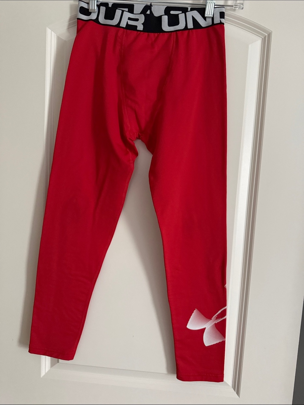 Boy’s Under Armour Red Cold Gear Leggings/Base Layer